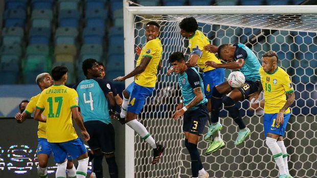 SOCCER-COPA-BRA-ECU/REPORT Soccer Football - Copa America 2021 - Group B - Brazil v Ecuador - Estadio Olimpico Pedro Ludovico, Goiania, Brazil - June 27, 2021 Brazil's Marquinhos in action with Ecuador's Pedro Hincapie Reyna REUTERS/Diego Vara
