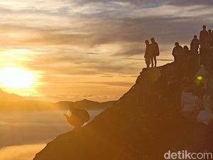 Tak Ada Lawan Indahnya Sunrise di Bromo Tak Ada Lawan Indahnya Sunrise di Bromo