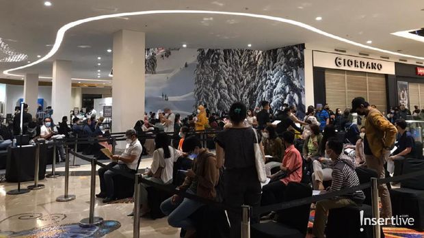 Vaksin Sinovac Covid-19 CT Corp di Trans Studio Mall Cibubur