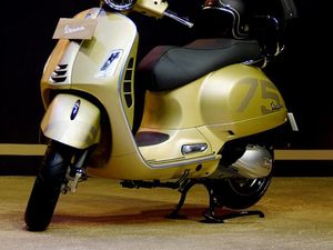 Lihat Lebih Dekat Mewahnya Vespa Edisi 75 Tahun Lihat Lebih Dekat Mewahnya Vespa Edisi 75 Tahun