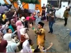 Wabup Lampung Tengah Dipolisikan Gegara Joget Tanpa Prokes di Hajatan
