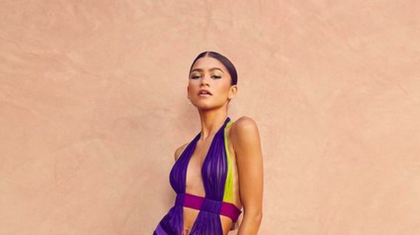 5 Potret Seksi Zendaya di BET Awards, Gaunnya Terinspirasi Beyonce