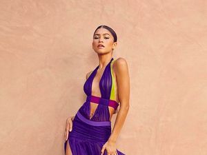 5 Potret Seksi Zendaya di BET Awards, Gaunnya Terinspirasi Beyonce 5 Potret Seksi Zendaya di BET Awards, Gaunnya Terinspirasi Beyonce