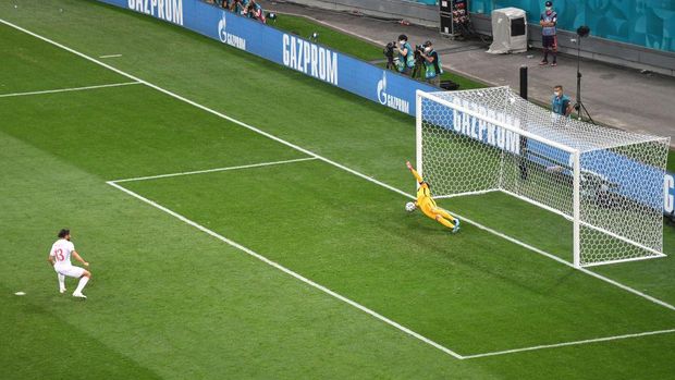 BUCHAREST, ROMANIA - JUNE 28: Hugo Lloris of France saves a penalty taken by Ricardo Rodriguez of Switzerland during the UEFA Euro 2020 Championship Round of 16 match between France and Switzerland at National Arena on June 28, 2021 in Bucharest, Romania. (Photo by Marko Djurica - Pool/Getty Images)