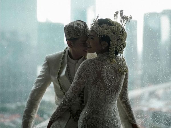 7 Potret Mewahnya Pernikahan Alika Islamadina dan Raja Siregar