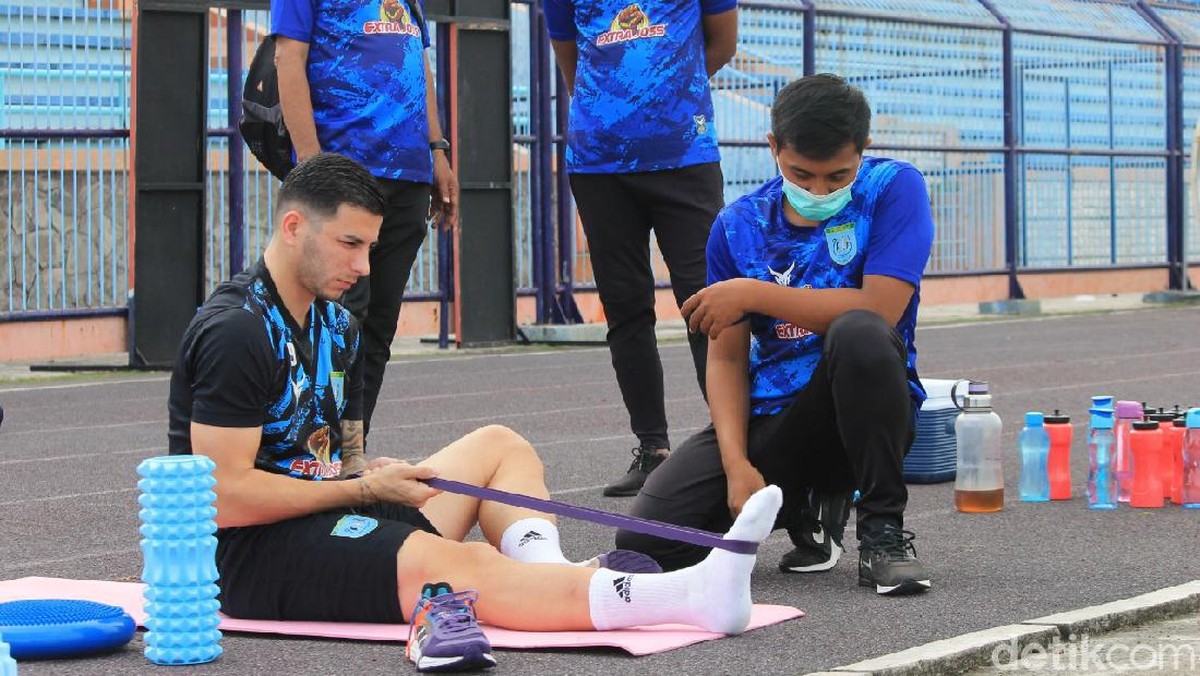 Manajemen Persela Lamongan menjelaskan kepergian Brian Ferreira. (Foto: detikcom/Eko Sudjarwo)