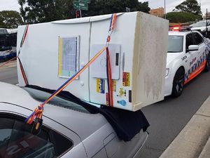 Di Australia Camry Bawa Kulkas Ditilang, di Sini Bawa Kulkas Pakai Motor! Di Australia Camry Bawa Kulkas Ditilang, di Sini Bawa Kulkas Pakai Motor!