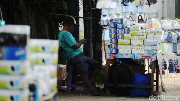 Corona Melonjak, Penjual Masker Makin Marak