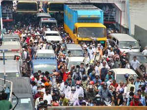 Ribuan Orang Tinggalkan Ibu Kota Bangladesh Jelang Lockdown