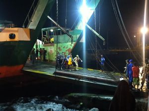 5 Jenazah Korban KMP Yunicee Tenggelam di Selat Bali Teridentifikasi 5 Jenazah Korban KMP Yunicee Tenggelam di Selat Bali Teridentifikasi