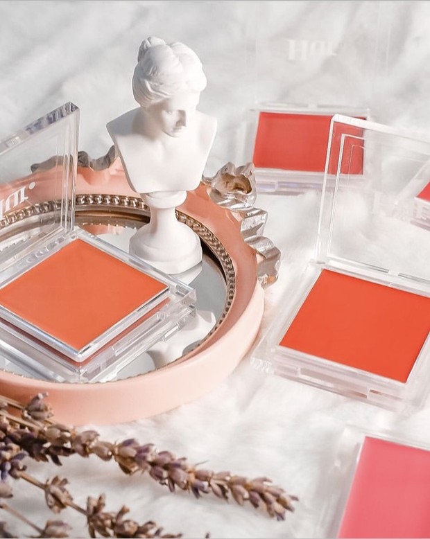 Lip and blush cream.