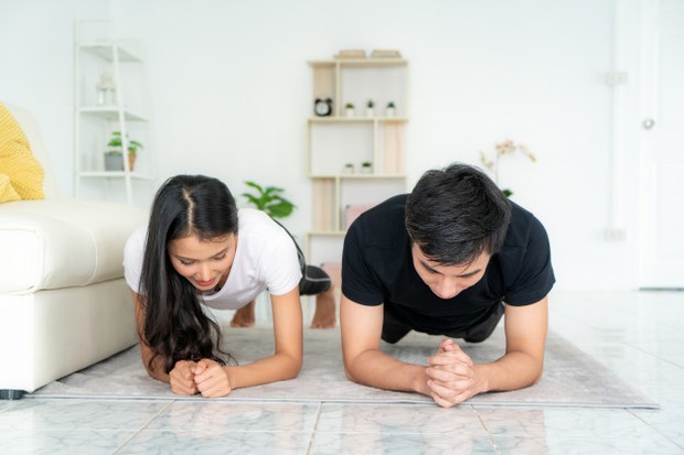 Ide kencan di rumah bersama pasangan