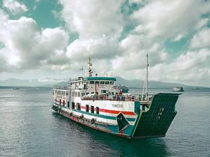 KMP Yunicee yang Tenggelam Angkut 15 ABK dan 41 Penumpang KMP Yunicee yang Tenggelam Angkut 15 ABK dan 41 Penumpang