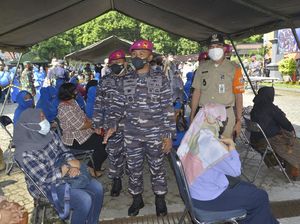 Korps Marinir TNI AL Dukung 1 Juta Vaksin Sehari Korps Marinir TNI AL Dukung 1 Juta Vaksin Sehari