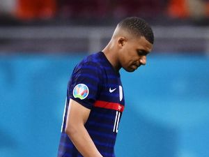 Pele: Angkat Kepalamu, Mbappe Pele: Angkat Kepalamu, Mbappe
