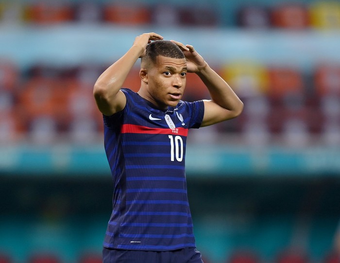 BUCHAREST, ROMANIA - JUNE 28: Kylian Mbappe of France looks dejected after having their sides decisive penalty saved by Yann Sommer of Switzerland (not pictured) in the penalty shoot out after the UEFA Euro 2020 Championship Round of 16 match between France and Switzerland at National Arena on June 28, 2021 in Bucharest, Romania. (Photo by Justin Setterfield/Getty Images)
