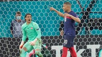 Timnas Prancis tersingkir lewat adu penalti 4-5 dengan Swiss di babak 16 besar Euro 2020. Kylian Mbappe menjadi satu-satunya pemain yang gagal mengeksekusi penalti di babak tos-tosan.