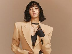 Poster Misterius Lisa BLACKPINK untuk Debut Solo