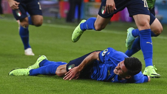 Italys Matteo Pessina celebrates with his teammates after scoring his sides second goal during the Euro 2020 soccer championship round of 16 match between Italy and Austria at Wembley stadium in London in London, Saturday, June 26, 2021. (Ben Stansall/Pool Photo via AP)