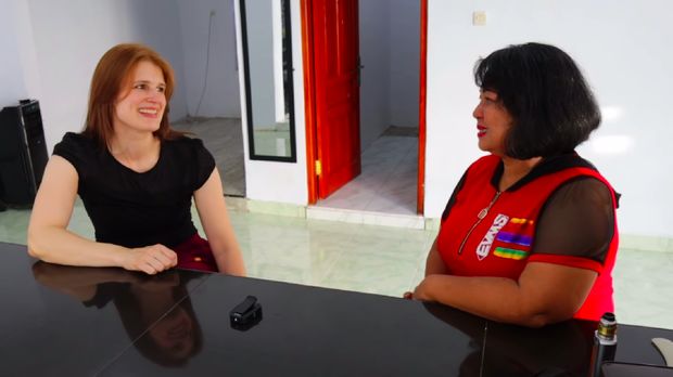 Mertua Asal Indonesia Tinggal Di kosan, Bule Cantik Ini Belikan Rumah