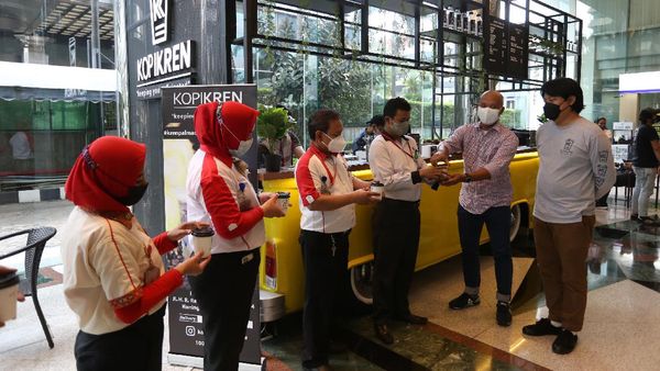 Momen Solidaritas Kopikren Palma One Bagi-bagi Kopi Gratis