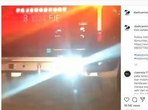 Norak, Bikin Silau! Pemobil Pajero Ini Pasang Lampu Putih Kelap-Kelip di Belakang