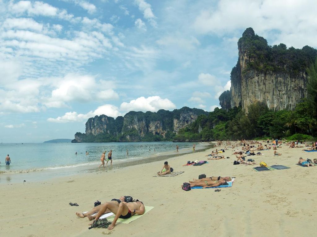 Bule Berulah Lagi, Ditemukan Telanjang di Pantai dan Nggak Ingat Apa-apa Bule Berulah Lagi, Ditemukan Telanjang di Pantai dan Nggak Ingat Apa-apa