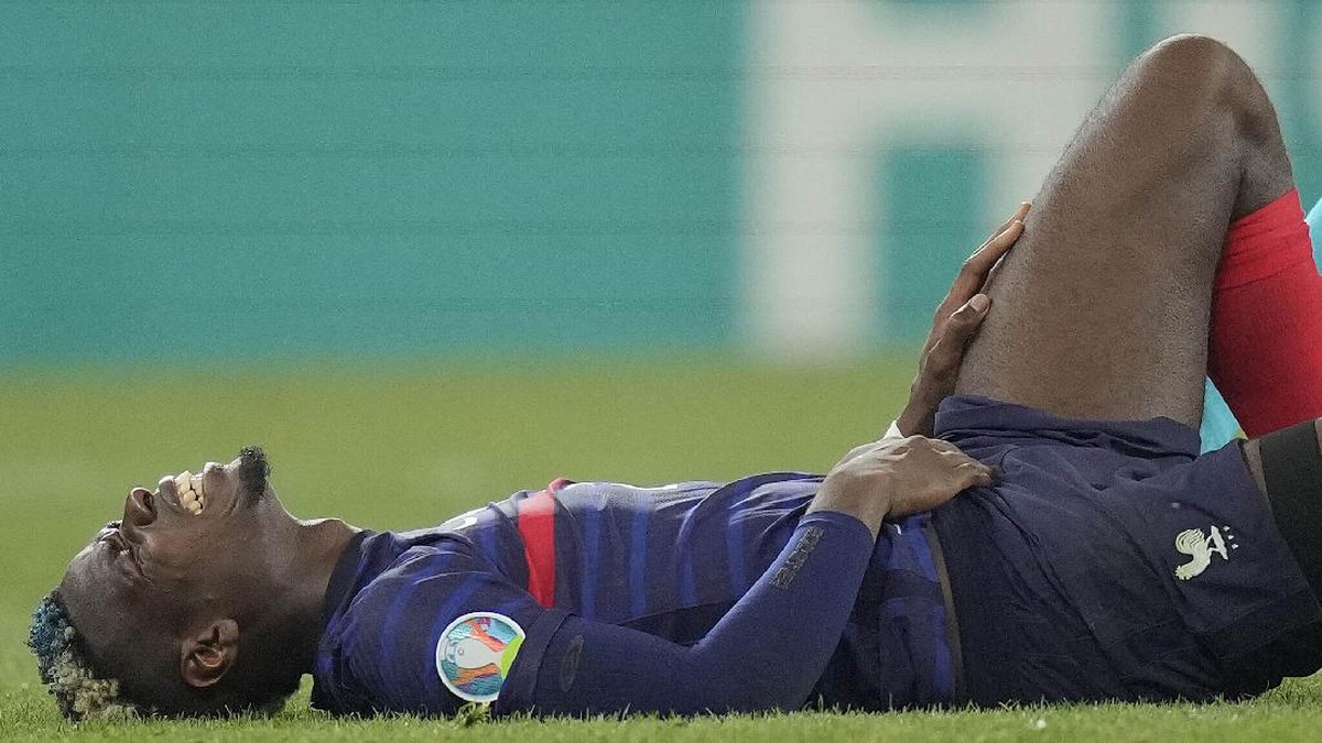 Paul Pogba angka bicara setelah Prancis disingkirkan Swiss di Piala Eropa 2020. (Foto: AP/Vadim Ghirda)