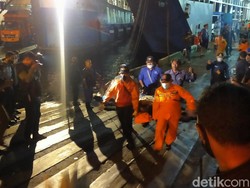 31 Penumpang Selamat KMP Yunicee Diangkut 2 Kapal ke Pelabuhan Ketapang