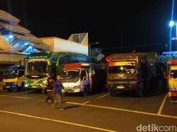 Korban KMP Yunicee Dievakuasi, Bongkar Muat Dermaga LCM Ketapang Dihentikan