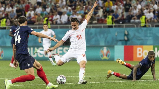 Switzerland's Mario Gavranovic, center, scores his side's third goal during the Euro 2020 soccer championship round of 16 match between France and Switzerland at the National Arena stadium, in Bucharest, Romania, Monday, June 28, 2021. (Jean-Christophe Bott/Keystone via AP)