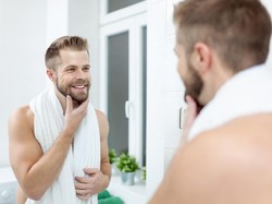 Pria Wajib Tahu, 3 Manfaat Pijat Wajah Setelah Cukur Jenggot dan Kumis