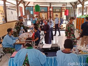 Ratusan Warga Binaan Lapas Majalengka Jalani Vaksinasi Perdana