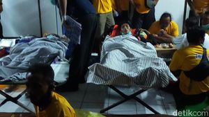 Ruang Tunggu Pelabuhan Jadi Tempat Perawatan Sementara ABK KMP Yunicee