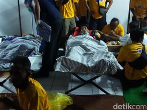 Ruang Tunggu Pelabuhan Jadi Tempat Perawatan Sementara ABK KMP Yunicee