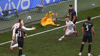 Cesar Azpilicueta mencetak gol di menit ke-57. Azpilicueta mencetak gol setelah memanfaatkan umpan crossing dari Torres. Wolfgang Rattay, Pool via AP.