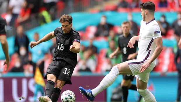 Soccer Football - Euro 2020 - Round of 16 - England v Germany - Wembley Stadium, London, Britain - June 29, 2021 Germany's Leon Goretzka in action with England's Declan Rice Pool via REUTERS/Carl Recine