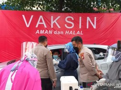 Nggak Usah Turun Mobil, Ada Vaksinasi Drive-through di Polres Jaksel, Ini Syaratnya