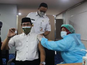 Ulama-Tokoh Agama DKI Suntik Vaksin COVID-19 di Balai Kota Hari Ini