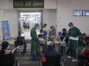 Singgung Lonjakan di Malaysia, Wamenkes Klaim Puncak COVID-19 RI Sudah Lewat Singgung Lonjakan di Malaysia, Wamenkes Klaim Puncak COVID-19 RI Sudah Lewat