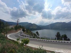 Curi Perhatian, Patung Yesus Tertinggi Dunia di Toba Ramai Wisatawan