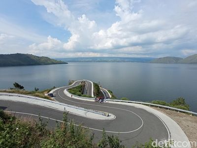 Foto: Kelokan Cinta dan Patung Yesus Tertinggi Dunia di Toba
