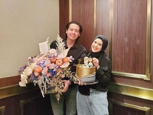 Kekompakan Cut Meyriska dan Roger Danuarta saat Rayakan Hari Jadi Pernikahan