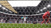 Gol Raheem Sterling ditorehkan pada menit ke-75 dan sundulan Harry Kane yang sukses menggandakan keunggulan Inggris ditorehkan di 15 menit akhir laga. Getty Images/Catherine Ivill