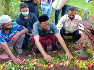 Duka Penumpang KMP Yunicee yang Tenggelam di Perairan Pulau Dewata Duka Penumpang KMP Yunicee yang Tenggelam di Perairan Pulau Dewata