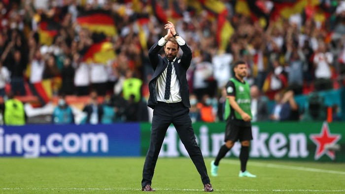 LONDON, ENGLAND - JUNE 29: Gareth Southgate, Head Coach of England applauds the fans following victory in the UEFA Euro 2020 Championship Round of 16 match between England and Germany at Wembley Stadium on June 29, 2021 in London, England. (Photo by Catherine Ivill/Getty Images)