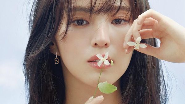 Cantik Paripurna! 8 Gaya Han So Hee, Pemain Nevertheless di Pemotretan Terbaru
