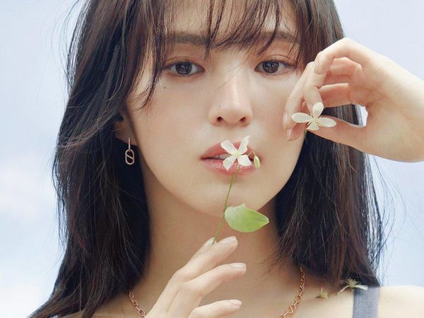 Cantik Paripurna! 8 Gaya Han So Hee, Pemain Nevertheless di Pemotretan Terbaru