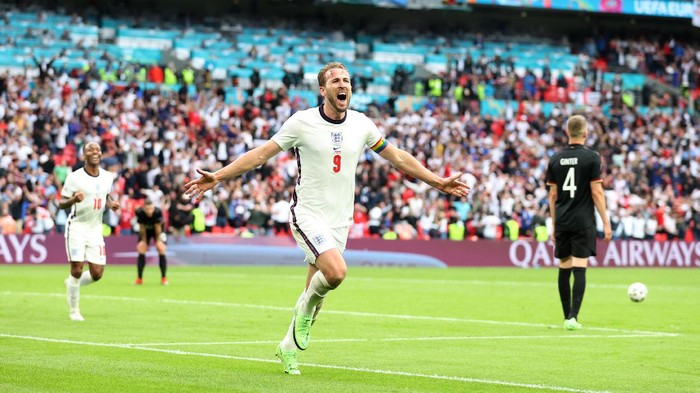 LONDON, ENGLAND - JUNE 29: Harry Kane of England celebrates after scoring their sides second goal during the UEFA Euro 2020 Championship Round of 16 match between England and Germany at Wembley Stadium on June 29, 2021 in London, England. (Photo by Catherine Ivill/Getty Images)