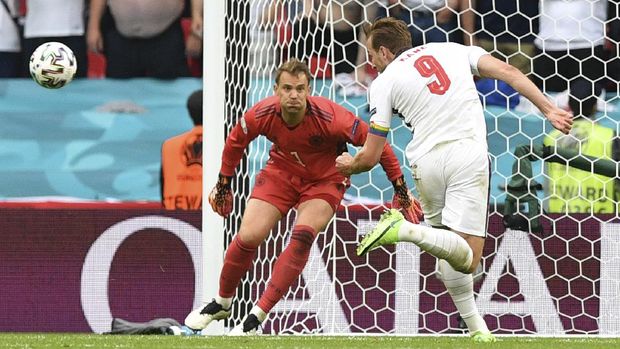 England's Harry Kane receives the ball before heading home his side's second goal during the Euro 2020 soccer championship round of 16 match between England and Germany at Wembley Stadium in England, Tuesday June 29, 2021. (Justin Tallis, Pool Photo via AP)